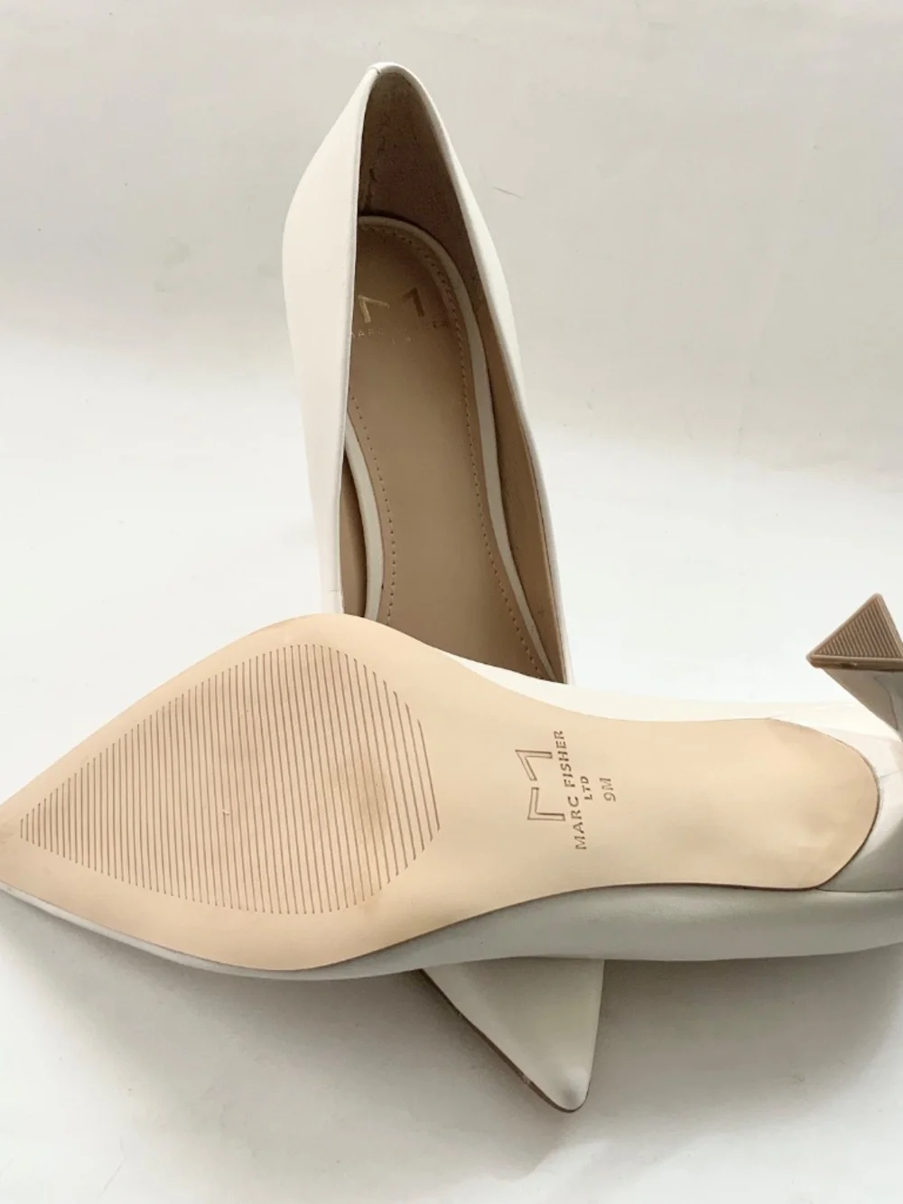 Marc Fisher Sassie Ivory White Leather Stiletto Heel Pointed Toe Pumps Shoes 9